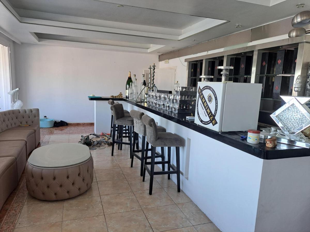 Private Suites In Huge Penthouse 1St Line Puerto Banus, Incredible Views, Jacuzzis Марбелья Экстерьер фото