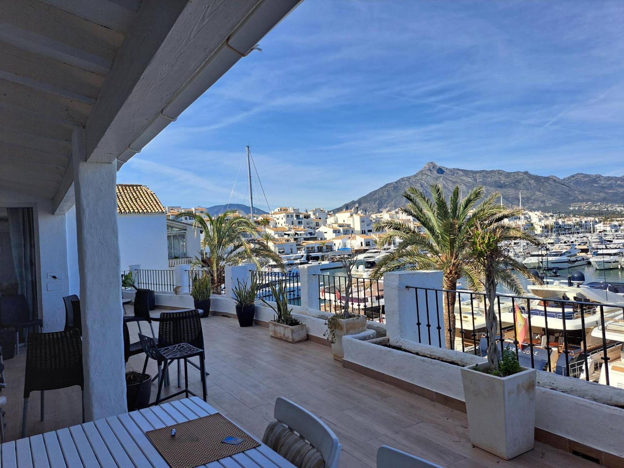 Private Suites In Huge Penthouse 1St Line Puerto Banus, Incredible Views, Jacuzzis Марбелья Экстерьер фото