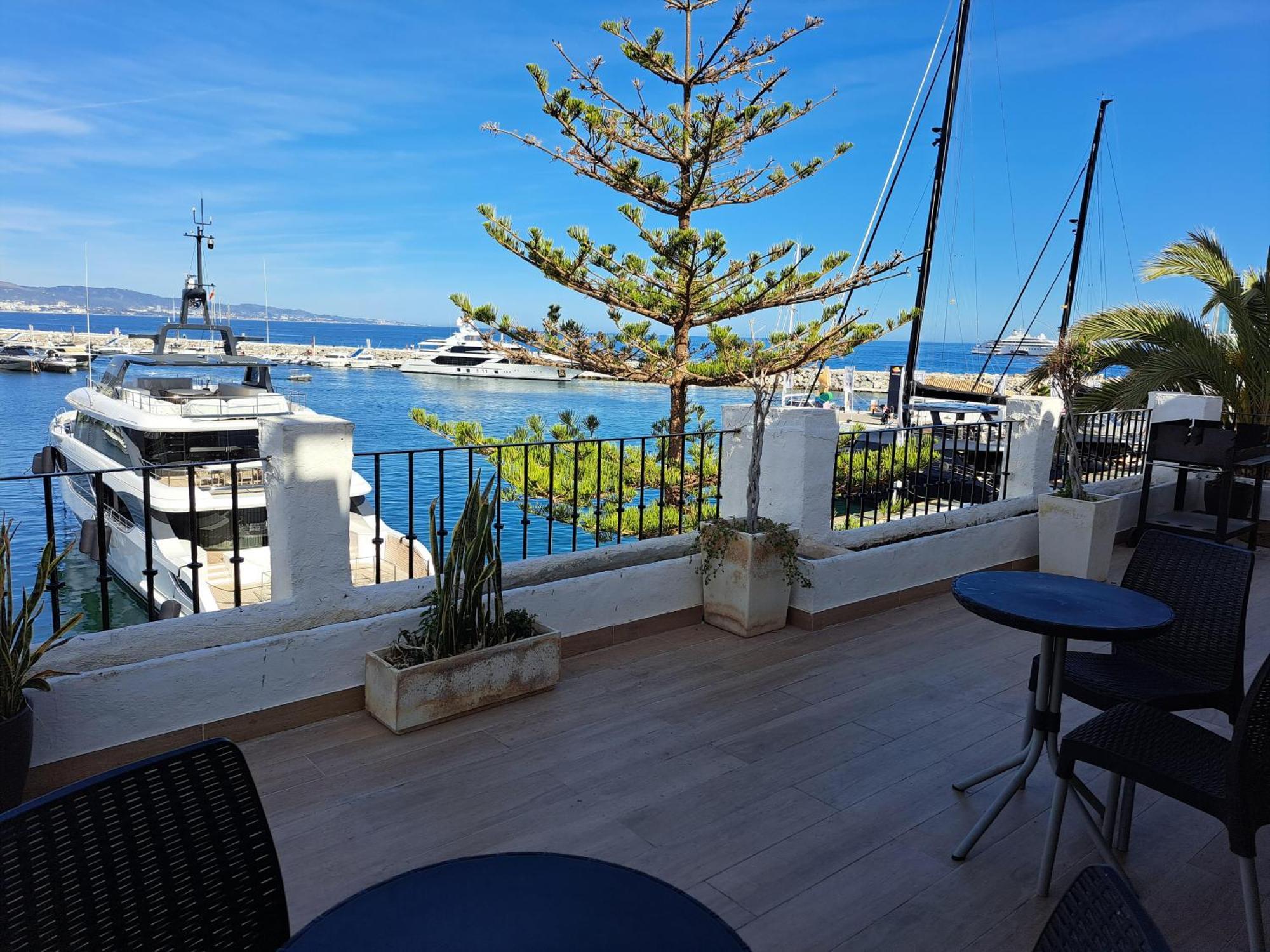 Private Suites In Huge Penthouse 1St Line Puerto Banus, Incredible Views, Jacuzzis Марбелья Экстерьер фото
